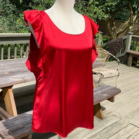 LOFT Tops - Crimson Dream🌹